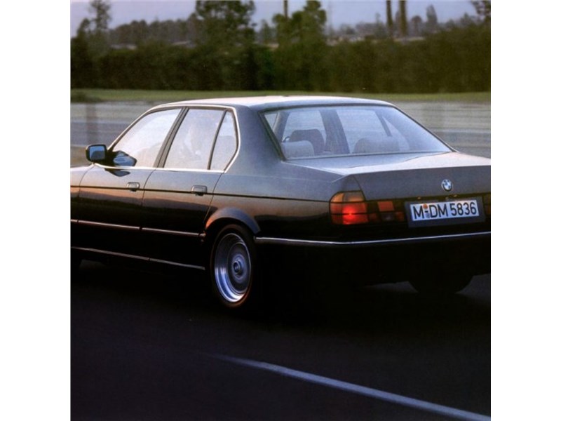 Поворотник правый BMW 7 E32 1994