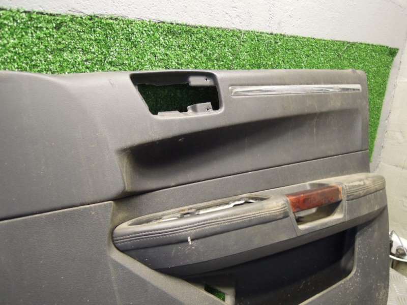 Обшивка двери передней правой (дверная карта) к Chrysler 300C, 2008, купить | DT-23602. Фото #2
